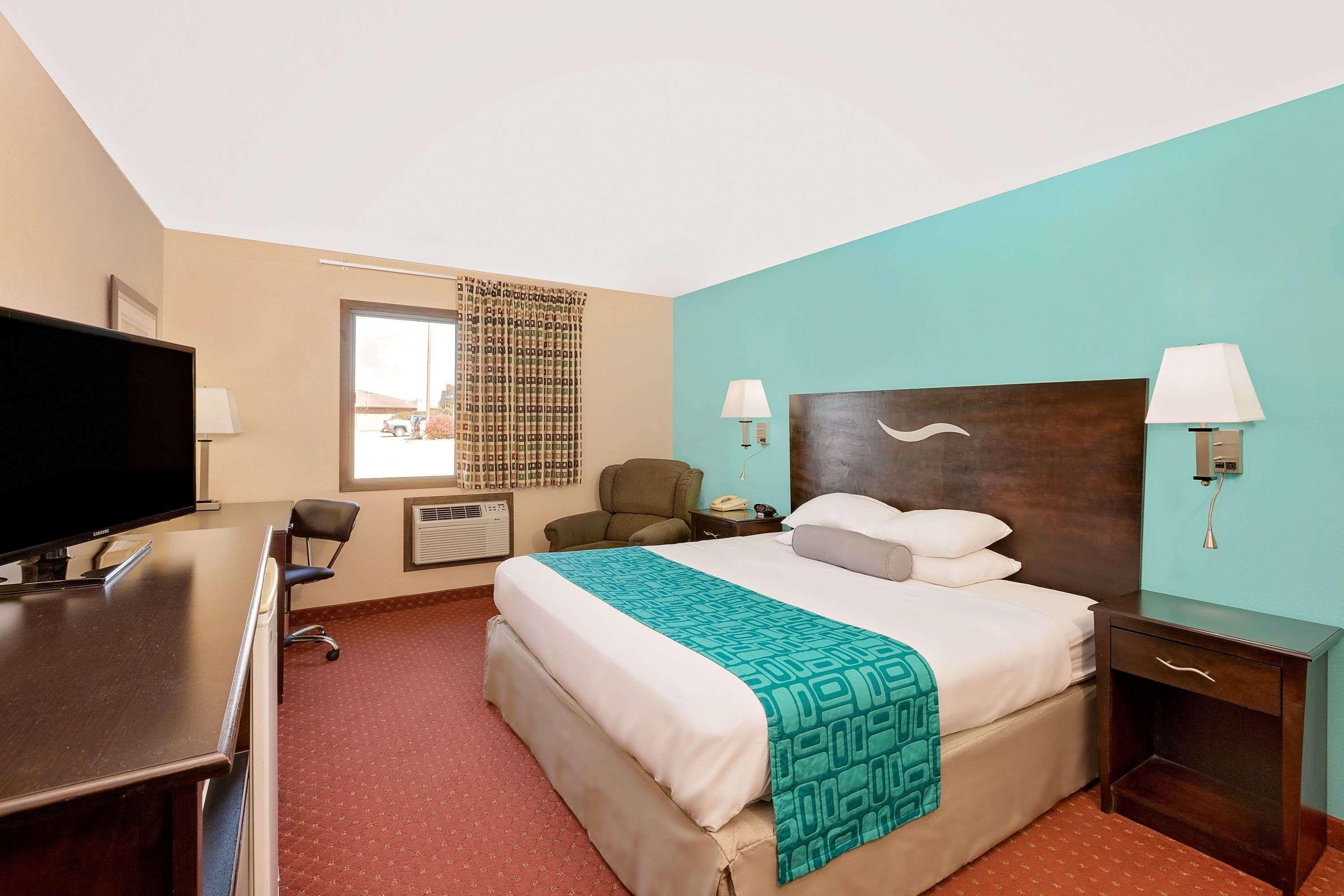 Howard Johnson By Wyndham Waterloo/Cedar Falls Extérieur photo