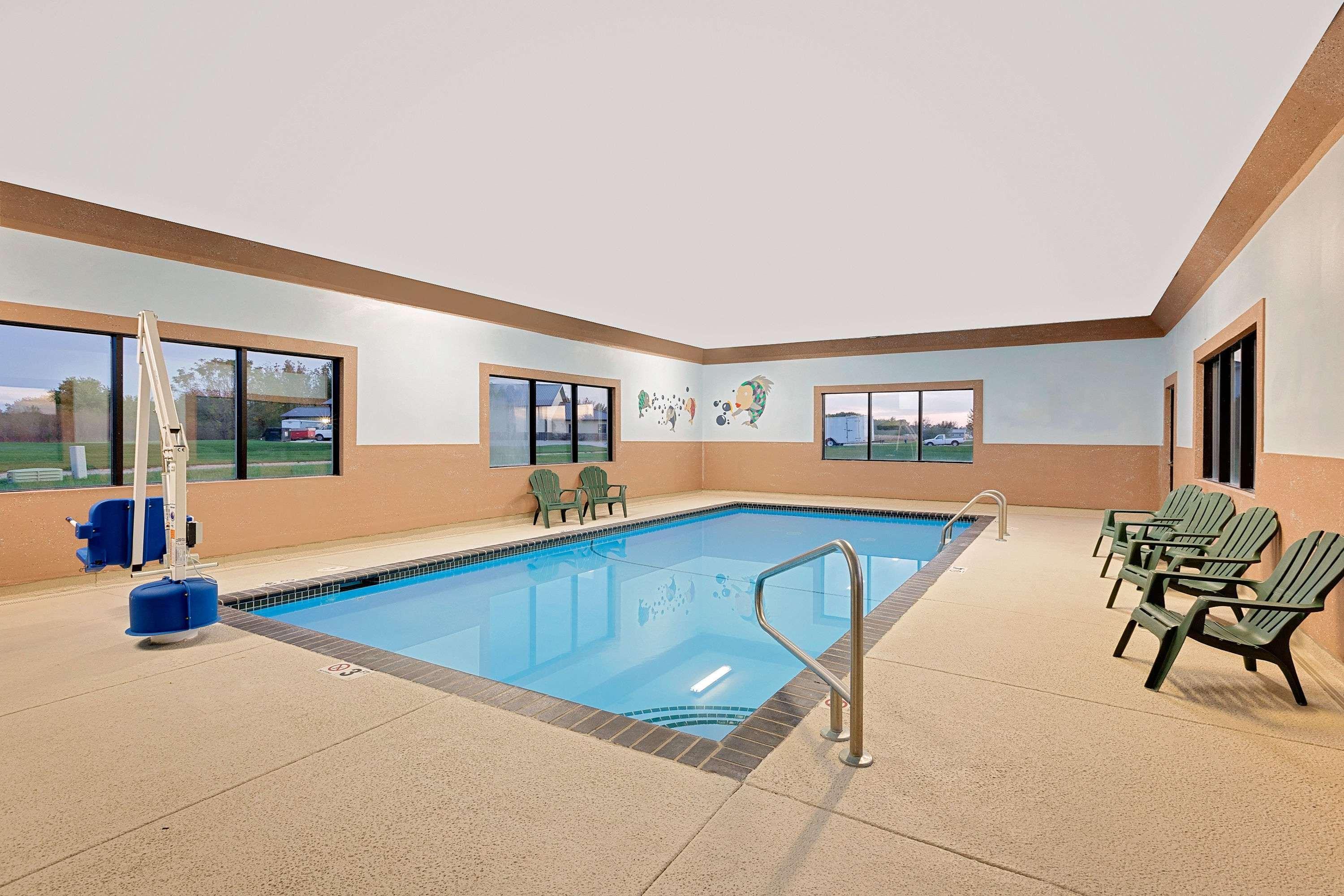 Howard Johnson By Wyndham Waterloo/Cedar Falls Extérieur photo