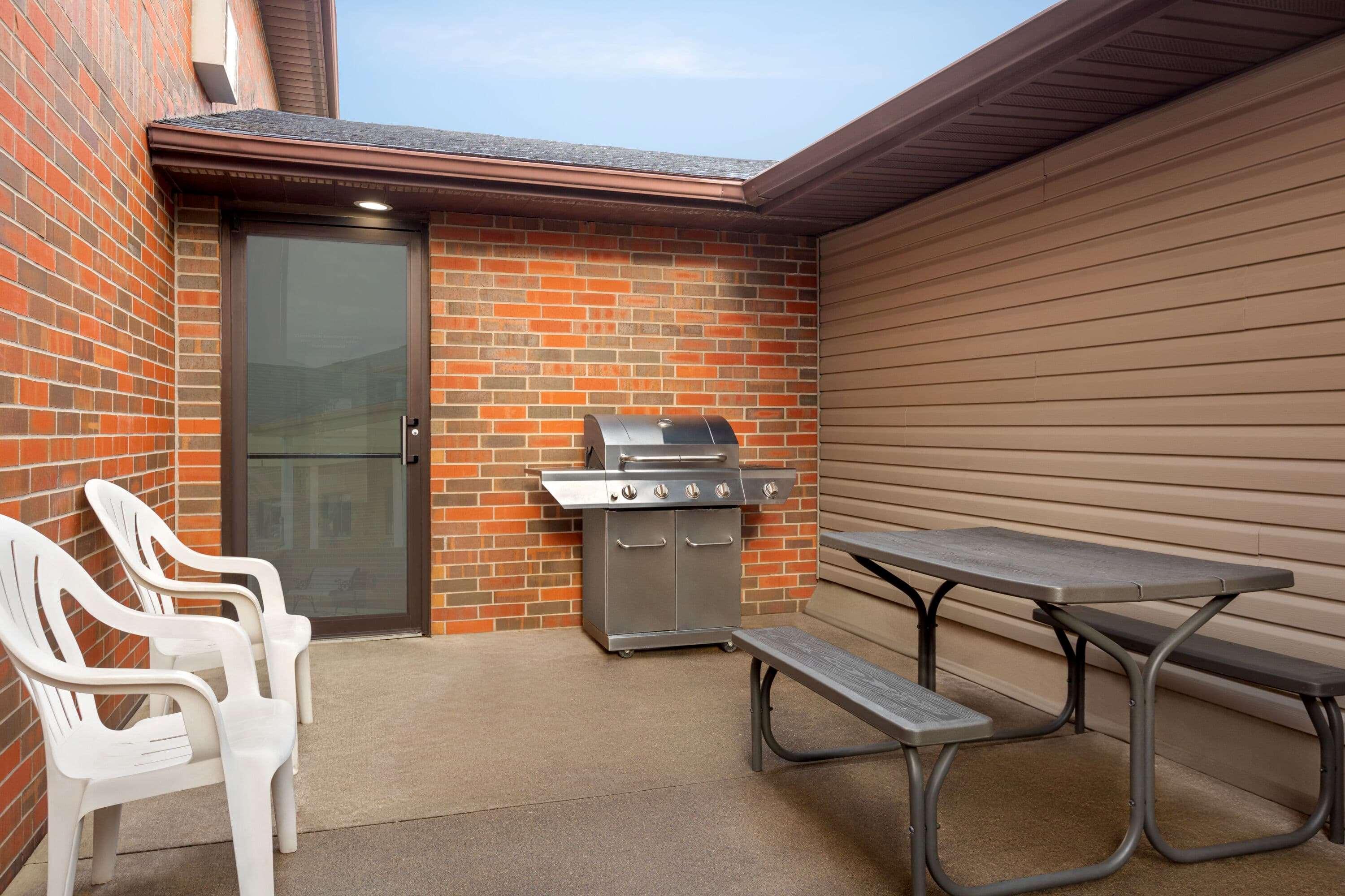 Howard Johnson By Wyndham Waterloo/Cedar Falls Extérieur photo