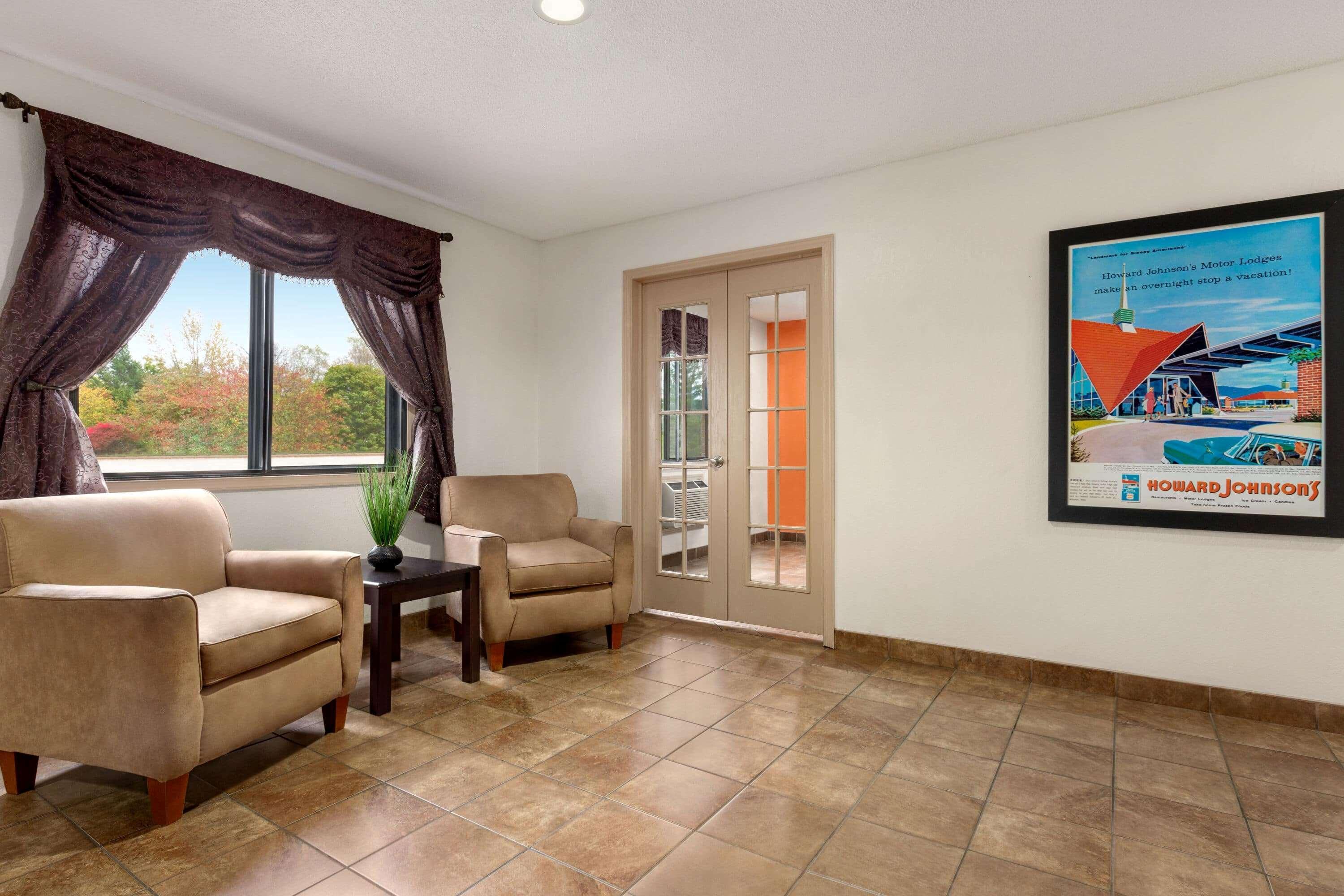 Howard Johnson By Wyndham Waterloo/Cedar Falls Extérieur photo