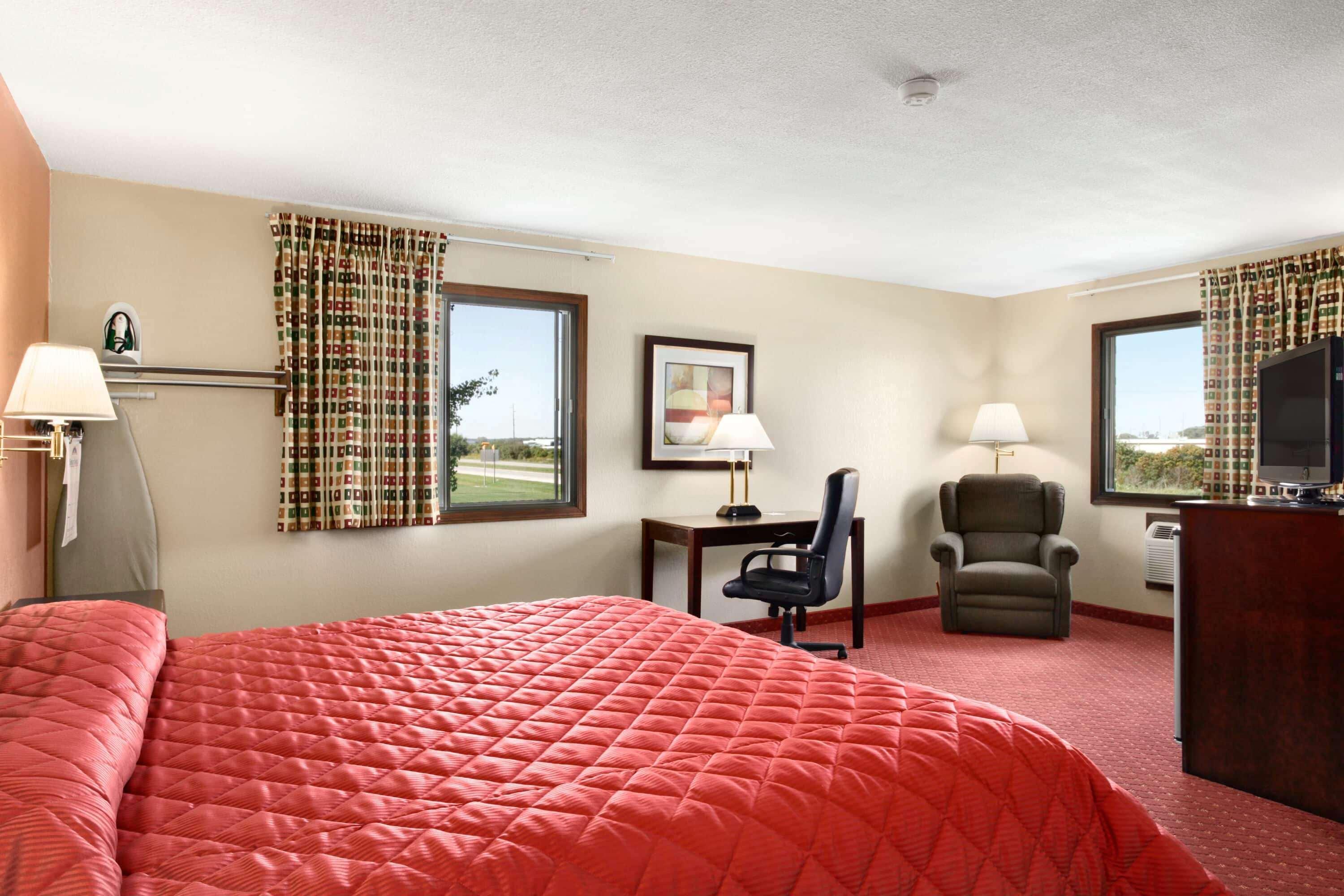 Howard Johnson By Wyndham Waterloo/Cedar Falls Extérieur photo
