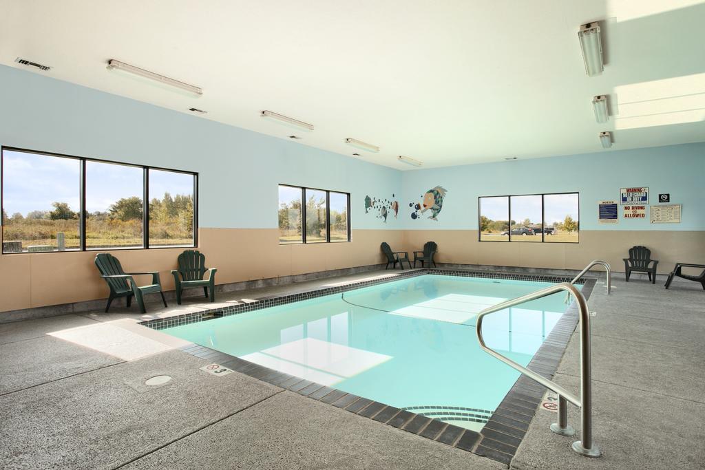 Howard Johnson By Wyndham Waterloo/Cedar Falls Extérieur photo